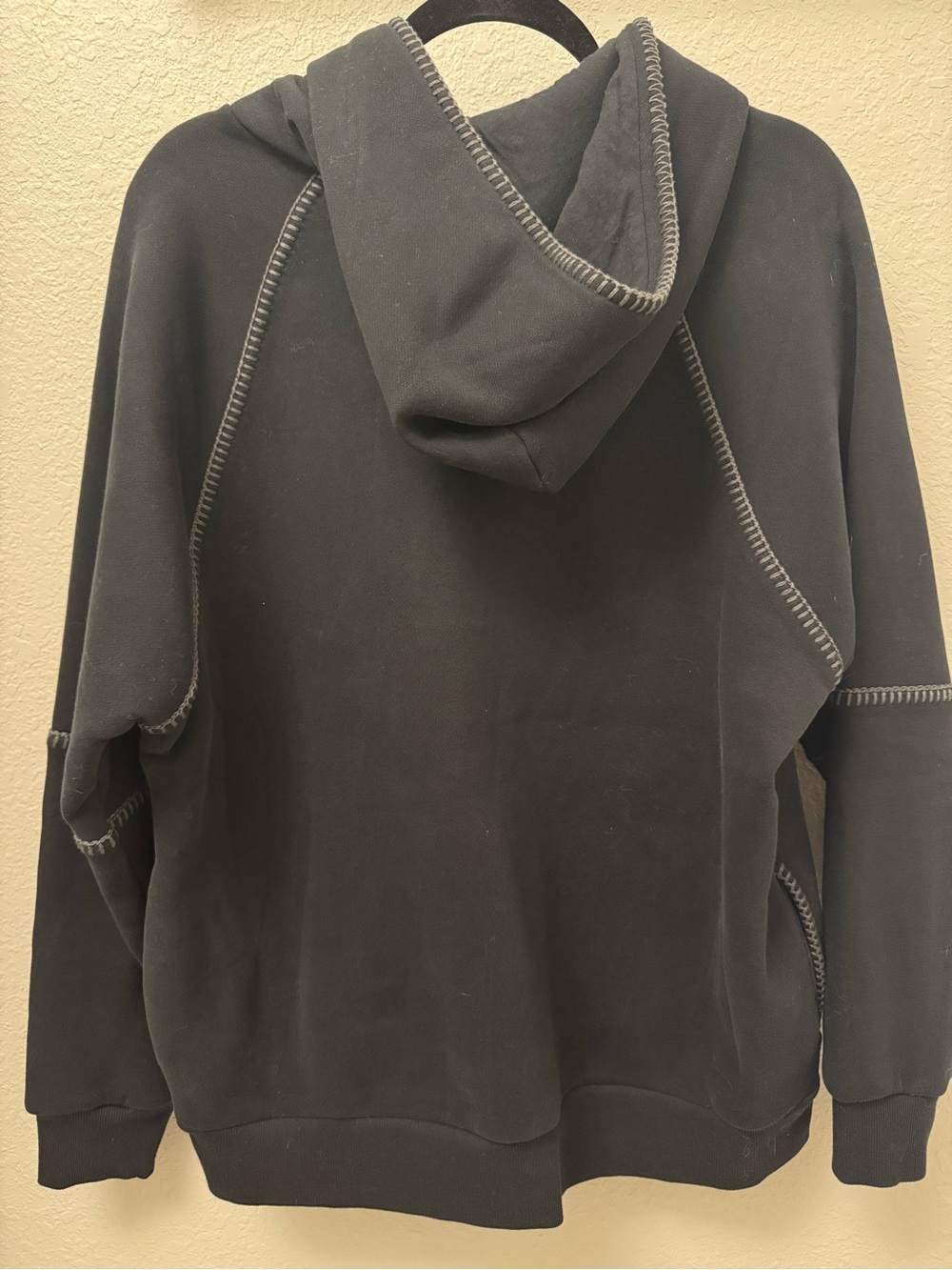 Nwt UGG womens classic hoodie
Tasman black Medium - Picture 4 of 4